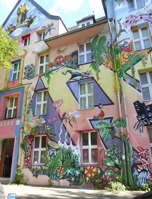 Bemalte Hausfront in Düsseldorf