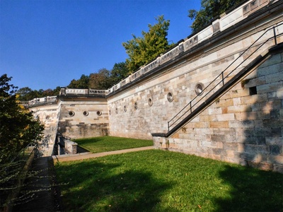 Stützmauern Hang beim Schloss Albrechtsberg Dresden