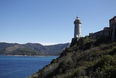 Leuchtturm am Meer in der Toskana