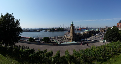 Hamburg Landungsbrücken und Hafen