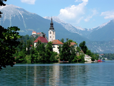 Kirche im Bleder See