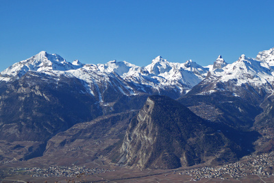 2500 Höhenmeter zwischen Talgrund und Bergspitzen