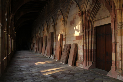 Kreuzgang der Église Saints Pierre-et-Paul