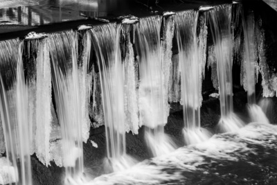 Vorhang aus Wasser und Eis Vorhang aus Wasser und Eis