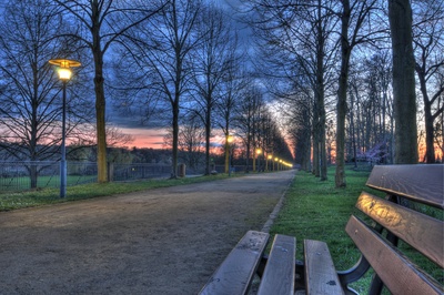 Sonnenuntergang auf der Parkbank