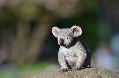 Grauer Koalabär aus Plastik