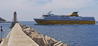 Die Korsika-Fähre kommt rein