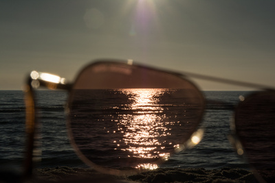 Sonnenuntergang durch die Brille betrachtet