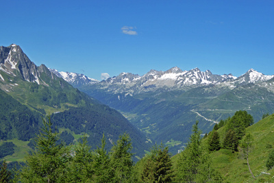 Sicht ins Val Bedretto und Gotthardregion