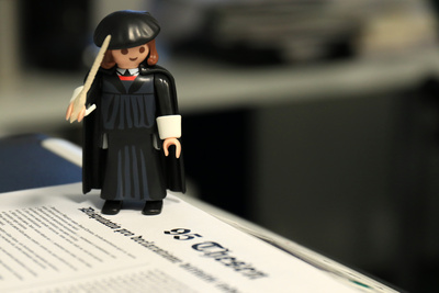 Martin Luthers 95 Thesen – Playmobil-Figur Martin Luther Martin Luthers 95 Thesen – Playmobil-Figur Martin Luther