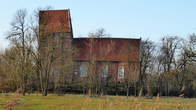 Schiefer Turm von Suurhusen in Ostfriesland
