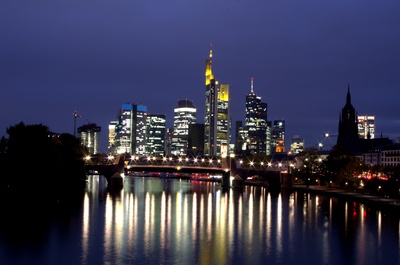 skyline von frankfurt am abend