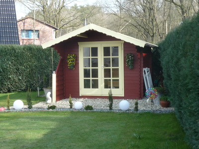 Schönes   Gartenhaus