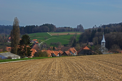 Mühledorf ist in die Landschaft eingebettet