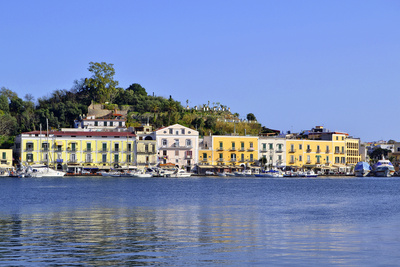 Hafen von Ischia