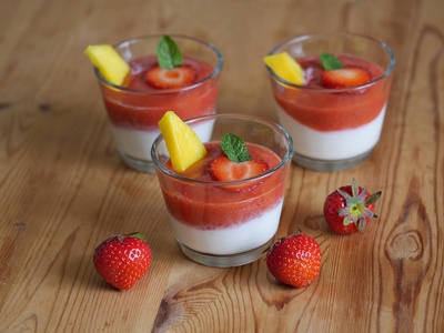 Erdbeer-Mango-Dessert