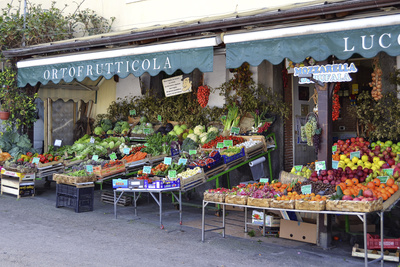 Forio D’Ischia – typisches italienisches Geschäft. Forio D’Ischia – typisches italienisches Geschäft.