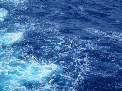 blaue Atlantikwellen