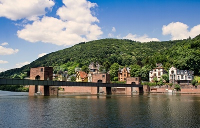 Staustufe bei Heidelberg
