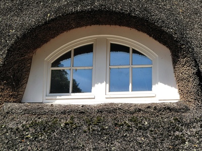 Dachfenster im Reetdach