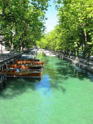 Ruhende Boote am Lac d´ Annecy