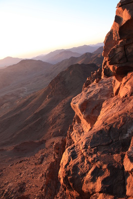 Spirituelle Momente - Sonnenaufgang am Mosesberg II (Sinai)