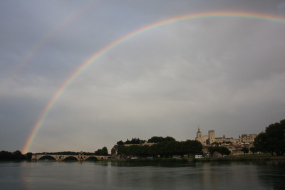 Regenbogen über Avignon