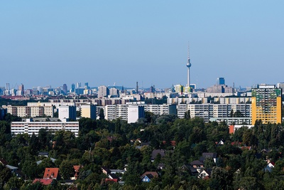 Blauer Himmel über Berlin