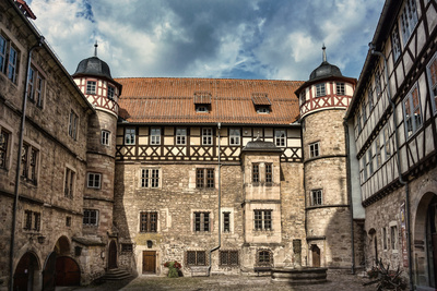 Von Mauern umgeben Von Mauern umgeben