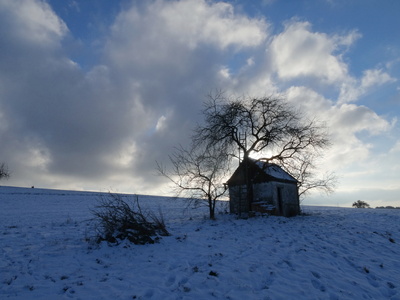 Winterlandschaft mit Hütte