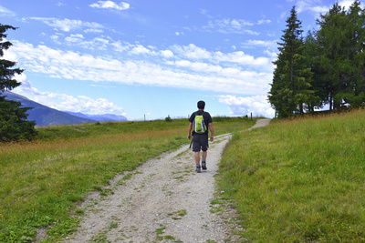 Wanderer beim Wandern, Südtirol, Rodenecker Alm