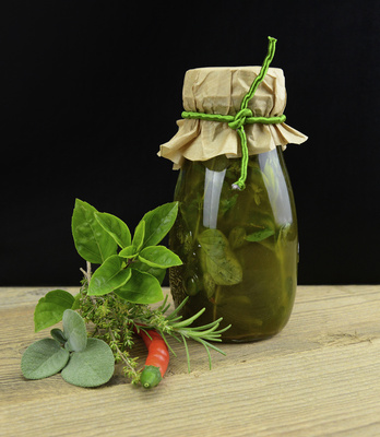 Kräuteröl, hochwertiges Olivenöl