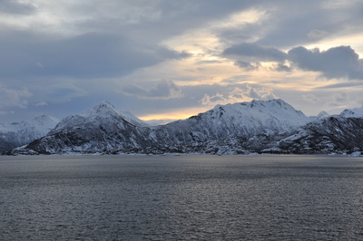 Lichtspiel zwischen den Bergen in Norwegen