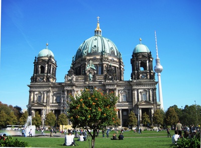 Berliner Dom mit Fernsehturm