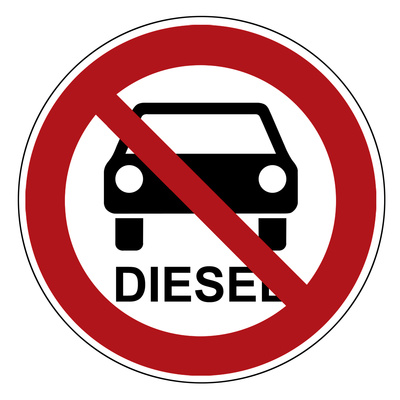 Verbotsschild: Dieselfahrzeuge verboten
