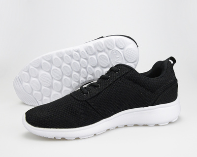 Schuhe &ndash; Nigelnagelneue Schuhe eines Teenagers