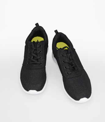 Schuhe &ndash; Nigelnagelneue Schuhe eines Teenagers