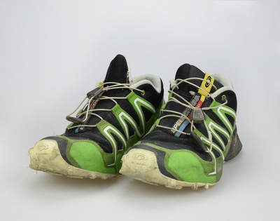 Turnschuhe &ndash; Ausgelatschte Schuhe eines Erwachsenen