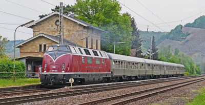 Alte Diesellok auf Tour