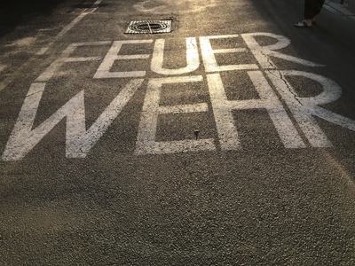 Straßenmarkierung Feuerwehr Straßenmarkierung Feuerwehr