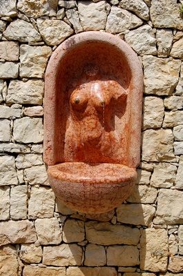 weiblicher Brunnen