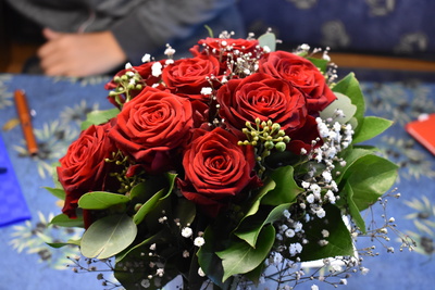 Ein schöner Strauss mit roten Rosen