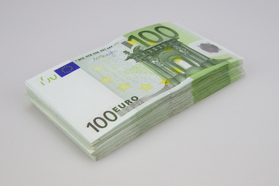 100-Euro-Scheine gestapelt, Geldscheine, Geldstapel