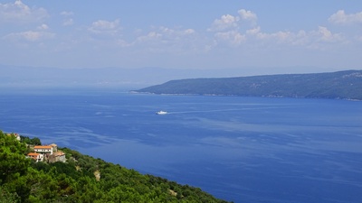 Blick über die Kvarner Bucht auf die Insel Cres