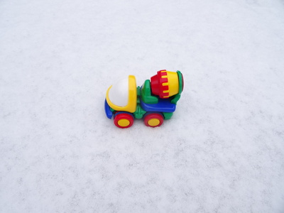 Bunter LKW im Schnee Bunter LKW im Schnee