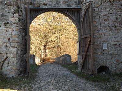 Altes Tor auf einer Burg