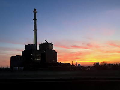 Industrieanlage in der Abendsonne