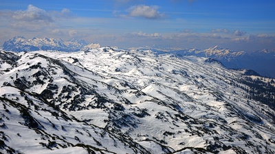 Blick auf verschneite Alpen bei Salzburg