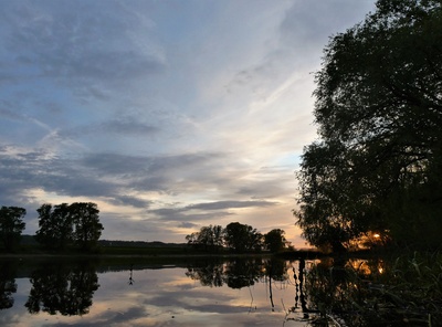 Kein Lagerfeuer - Sonnenuntergang am Fluss