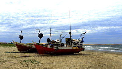 Fischerboote in Cabo Polonio, Uruguay